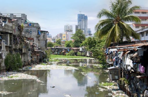 Arm und Reich in Sichtweite: Die Slums von Manila werden vom Klimawandel massiv getroffen. Foto: imago/Pond5/xIT4ALLx