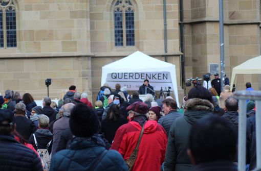 Auf dem Heilbronner Kiliansplatz fand eine Kundgebung der Initiative „Querdenken 713 Heilbronn“ statt. Foto: 7aktuell.de/DW