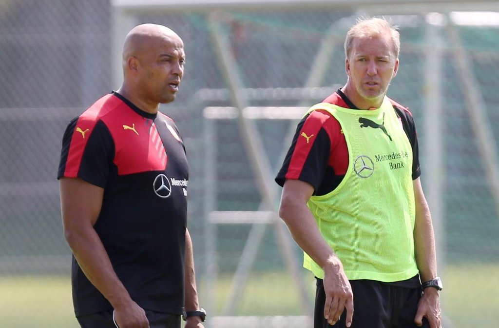 Chima Onyeike (links, mit André Trulsen) ist zurück beim VfB Stuttgart.