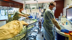 Rückblick auf eine harte  Zeit: Im Sommer 2021 lagen viele schwerkranke Covid-Patienten auf den  Intensivstationen. Foto: Giacinto Carlucci