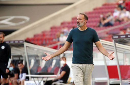 VfB-Trainer Pellegrino Matarazzo sagte nach der Niederlage gegen Freiburg, dass es einige Themen gebe, die besprochen werden müssten. Foto: Baumann