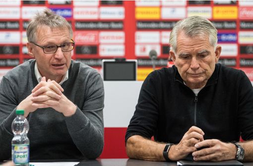 VfB-Sportchef Michael Reschke (li.), Präsident Wolfgang Dietrich: Schnelle Lösung in der Trainerfrage? Foto: dpa