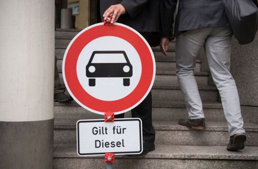 Fahrverbote für ältere Dieselfahrzeuge, die zu viel Stickstoffdioxid ausstoßen, sind nach Ansicht des Lungenfacharztes Dieter Köhler nicht notwendig: Foto: dpa