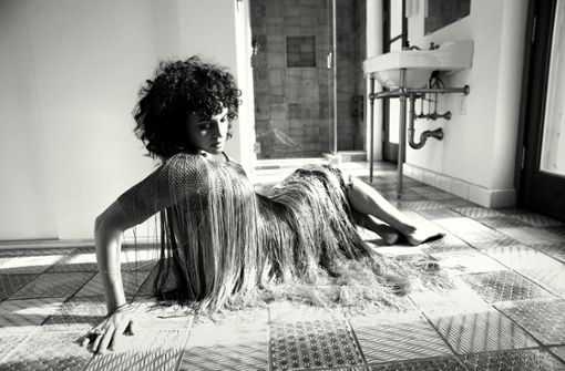 Die gefallene Disco-Queen? Von Wegen! Norah Jones beschert uns auf „Pick me up off the Floor“ hochwertigen bluesigen Jazzpop. Foto: Blue Note/Diane Russo