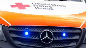 Der Rettungsdienst versorgte in Kirchheim ein verletztes Mädchen nach einem Verkehrsunfall (Symbolfoto). Foto: imago images/Fotostand/Gelhot