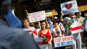 In Stuttgart sind am Samstag Menschen auf die Straße gegangen, um auf die Lage in Belarus aufmerksam zu machen. Foto: Lichtgut/Max Kovalenko