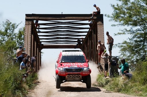 Zu den Favoriten der Rallye Dakar zählt das deutsch-südafrikanische Duo Dirk von Zitzewitz (als Beifahrer) und Giniel de Villiers.  Foto: Getty Images South America
