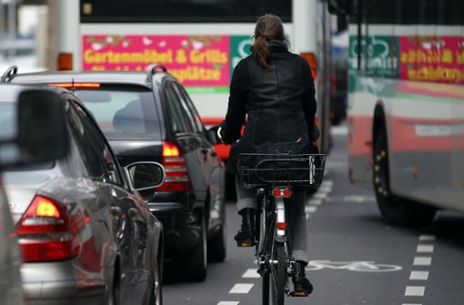 Höhere Pendlerpauschale für sauberen Weg zur Arbeit? In der Regierung gibt es Überlegungen, für Fahrten mit dem Fahrrad, dem Elektroauto oder dem ÖPNV eine höhere Steuerentlastung zu gewähren. Foto: dpa