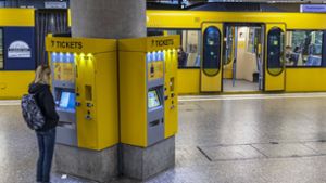 Im kommenden Jahr soll das Deutschlandticket als Nachfolger des 9-Euro-Tickets bundesweit eingeführt werden. Wann genau, steht noch nicht fest. Foto: IMAGO//Arnulf Hettrich