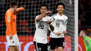 Die neue Rasanz im deutschen Angriff: Serge Gnabry (li.) und Leroy Sané führen das Nationalteam zum überraschenden 3:2-Erfolg in den Niederlanden. Foto: dpa