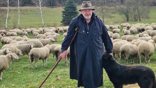 Wanderschäfer Ernst Fauser mit Hund und Herde Foto: priv/t