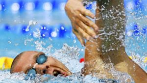40 Schwimmer haben die Weltrekordzeit  fest im Blick. Foto: dpa