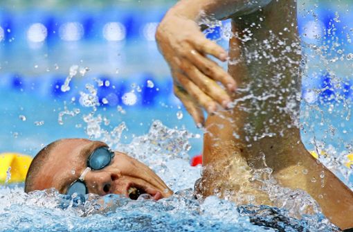 40 Schwimmer haben die Weltrekordzeit  fest im Blick. Foto: dpa