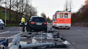 Ein Autofahrer hat am Mittwoch eine Ampelanlage im Stuttgarter Norden umgefahren. Foto: Andreas Rosar Fotoagentur-Stuttg