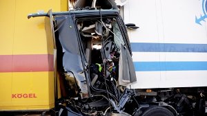 Tragischer Unfall auf der A6 bei Ilshofen: Bei einer Kollision, in die vier Lastwagen verwickelt sind, erleidet ein Lastwagenfahrer tödliche Verletzungen. Foto: dpa