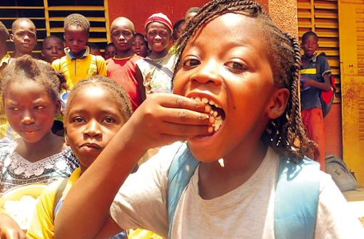 Unter anderem werden vom Erlös der Mangotage Schulspeisungen in Burkina Faso finanziert. Foto: Kirchenbezirk