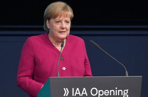 Angela Merkel bei der offiziellen IAA-Eröffnung in Frankfurt Foto: AFP/BORIS ROESSLER