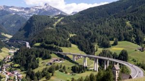 Viele deutsche Touristen nutzen jedes Jahr den Fernpassin Tirol, um in den Urlaub zu fahren. (Symbolbild) Foto: dpa/Sven Hoppe