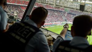 Bei Heimspielen des VfB Stuttgart ist die Polizei regelmäßig im Einsatz. Foto: Lichtgut/Max Kovalenko
