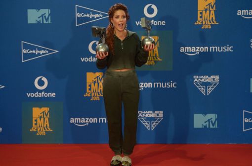 Die Sängerin Halsey, hier als jüngst Ausgezeichnete bei den MTV Music Awards Foto: AFP/Christina Quicler