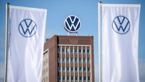 Der Autokonzern VW hat besonders zu mit den Folgen des Diesel-Skandals zu kämpfen. Foto: dpa/Sina Schuldt
