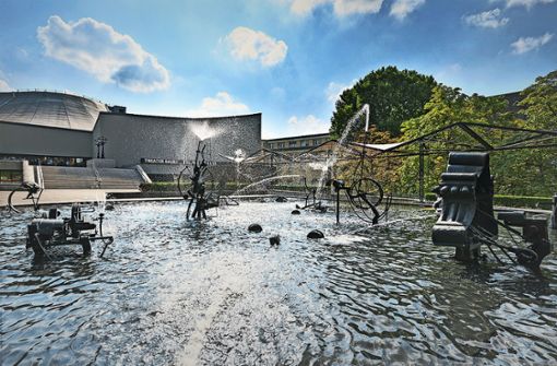 In Basel sprudelt die Kultur: der Fasnachtsbrunnen von Jean Tinguely auf dem Theaterplatz in Basel. Foto: Basel-Tourismus
