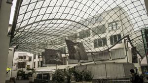 Die diversen Aufbauten im Innenhof des Bosch-Areals haben Kritiker hervorgerufen. Ein Raucher-Zelt ist dort bereits verschwunden Foto: Lichtgut/Max Kovalenko