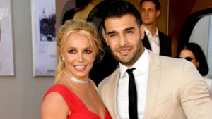Britney Spears  und ihr Verlobter  Sam Asghari Foto: AFP/KEVIN WINTER