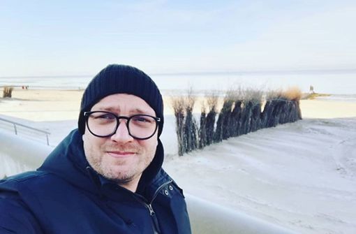 Sven Deutschmanek wird für einige Zeit nicht mehr bei „Bares für Rares“ zu sehen sein. Foto: instagram.com/sven_deutschmanek