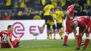 Ratloser VfB, jubelnde Dortmunder: Eine starke Anfangsphase reichte den Stuttgartern nicht zu einem Erfolg gegen den BVB. Foto: AP