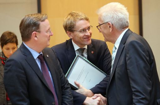 Winfried Kretschmann (rechts) bei der Ministerpräsidentenkonferenz. Foto: dpa
