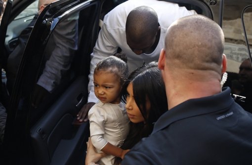 Kim Kardashian und ihr Mann Kanye West haben ihre fast zwei Jahre alte Tochter North in Jerusalem taufen lassen. Foto: EPA