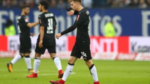 VfB-Profi Dzenis Burnic wurde in der 13. Minute vom Platz geschickt. Foto: Bongarts