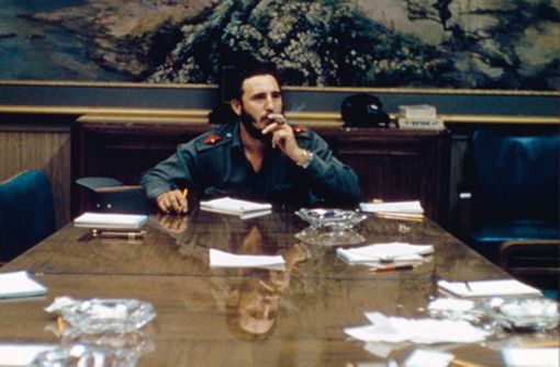 Das schön gewählte Cover des Bildbands „Kuba 1959“: Fidel Castro in den frisch eroberten Hallen der Macht. Foto: Midas Verlag/Magnum Photos