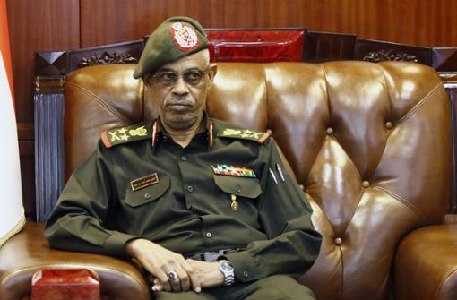 Der Ex-General Awad ibn Auf galt bis vor zwei Tagen als einer der treuesten Verbündeten des entmachteten Präsidenten al-Baschir. Foto: AFP