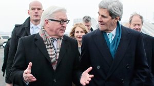 Der deutsche Außenminister Frank-Walter Steinmeier mit seinem US-amerikanischen Amtskollegen John Kerry. Foto: dpa