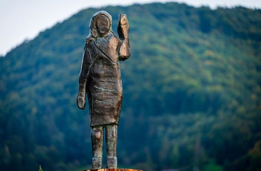 In Auftrag gegeben worden war die Bronzestatue von dem US-Künstler Brad Downey. Foto: AFP/JURE MAKOVEC