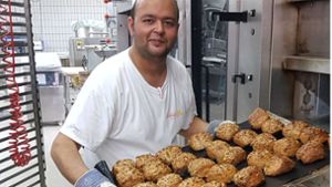 Naser Samadi arbeitet in einer Bäckerei in Ostfildern-Nellingen. Dort hat er auch seine Ausbildung gemacht. Der gebürtige Afghane saß schon in Haft, als seine Abschiebung in letzter Minute verhindert wurde. Foto: privat