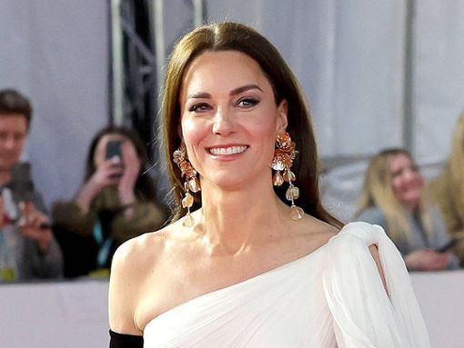 Bei den British Academy Film Awards im Februar 2023 hat Prinzessin Kate in einer weißen Robe von Alexander McQueen alle Blicke auf sich gezogen. Besonderer Hingucker dazu: Statement-Ohrringe der Marke Zara. Foto: imago/i Images