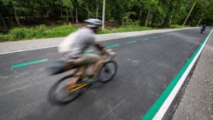 Zwischen Böblingen/Sindelfingen und Stuttgart ist im Mai der erste Radschnellweg im Südwesten eröffnet worden. Foto: dpa/Christoph Schmidt