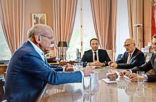 Daimler-Chef Dieter Zetsche (links) war am Freitag bei einem Arbeitsbesuch beim französischen Präsidenten Emmanuel Macron. Foto: Daimler