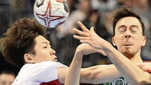 Der Handball im Detail – eigentlich viel zu selten zu sehen. Foto: AFP