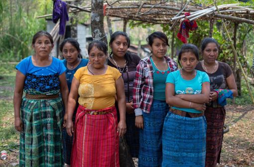 Auf diesem von Global Witness zur Verfügung gestellten Bild sind Frauen aus Yulchen Frontera zu sehen, die als Mitglieder der Organisation “Friedliche Widerstandsbewegung von Ixquisis“ gegen ein Projekt zum Bau einer Wasserkraftanlage kämpfen. Foto: dpa/James Rodriguez