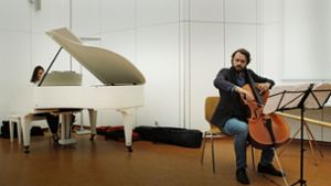 Der „freie Cellist“ Christian von Bonin, begleitet von  Elisabeth Grünert am Flügel, bei seinem Festivalauftritt Foto: Kristof Klein Foto:  