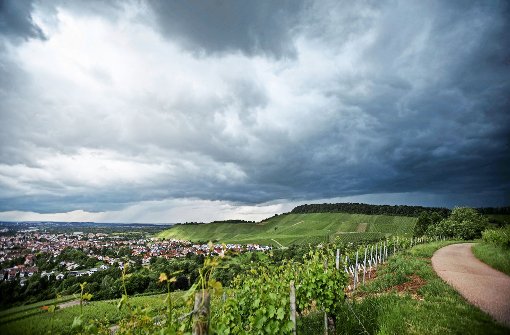 Drohendes Unheil: Wenn Gewitterwolken über den Weinbergen in der Region Stuttgart aufziehen, gilt für die Hagelflieger höchste Alarmbereitschaft. Foto: Gottfried Stoppel