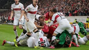 Grenzenloser Jubel bei den Spielern des VfB Stuttgart nach dem späten Siegtreffer gegen den 1. FC Köln. Foto: Pressefoto Baumann/Alexander Keppler