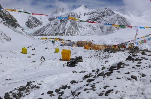 Unwirtlich: „Advanced Base Camp“  (ABC) auf der Nordroute des Mount Everest auf 640 Meter. Von hier geht es weiter auf 7000 Meter zum Camp I. Foto: Wolfgang Klocker