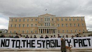 Demonstranten protestieren gegen Euro-Stabilitätspakt Foto: dpa