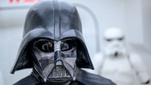 Darth Vader darf auf der „Star Wars“-Ausstellung im mecklenburgischen Dassow nicht fehlen. Foto: dpa