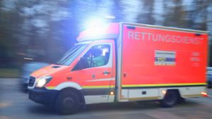 Der Mann wurde in einem lebensbedrohlichen Zustand in ein Krankenhaus gebracht (Symbolbild). Foto: IMAGO/Maximilian Koch/IMAGO/Maximilian Koch